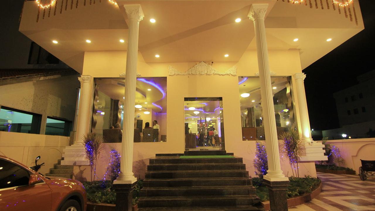 שירדי Hotel Sai Dharam Palace מראה חיצוני תמונה