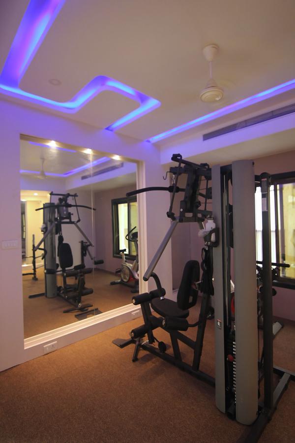 שירדי Hotel Sai Dharam Palace מראה חיצוני תמונה