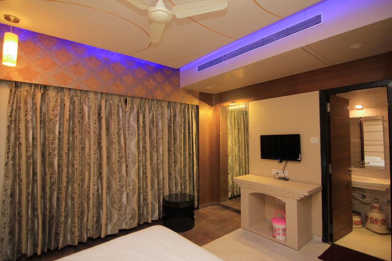 שירדי Hotel Sai Dharam Palace מראה חיצוני תמונה