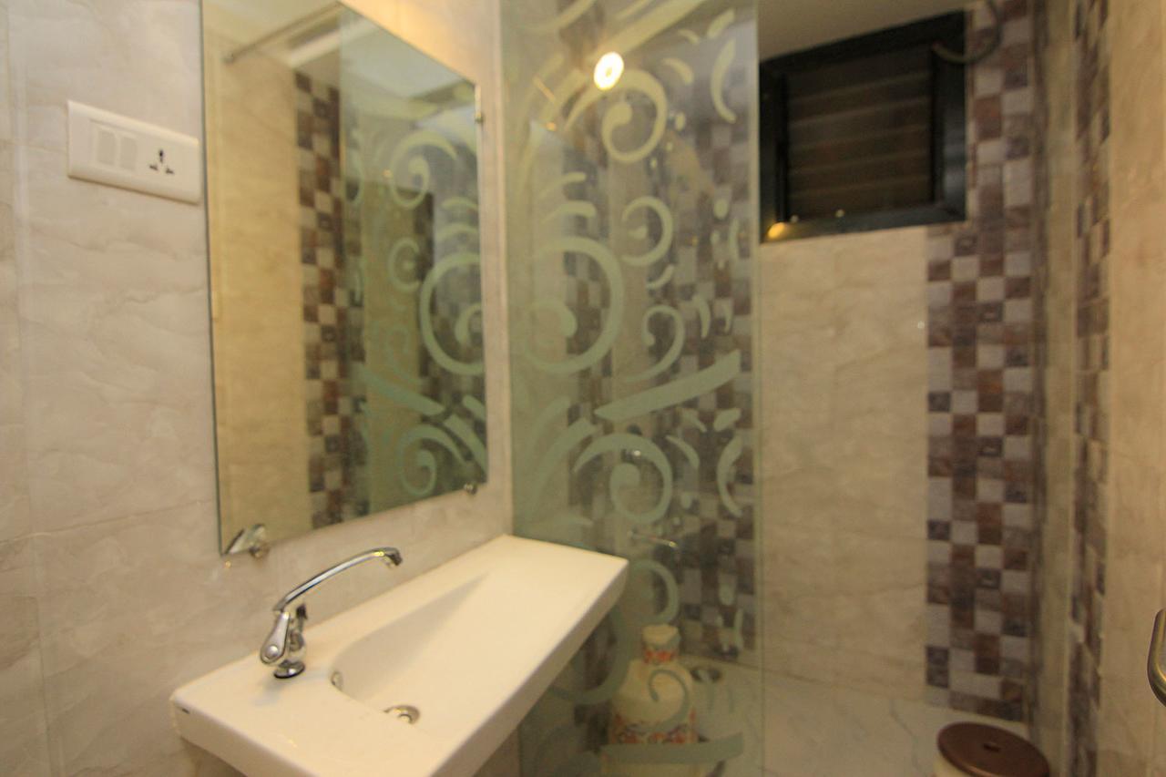 שירדי Hotel Sai Dharam Palace מראה חיצוני תמונה