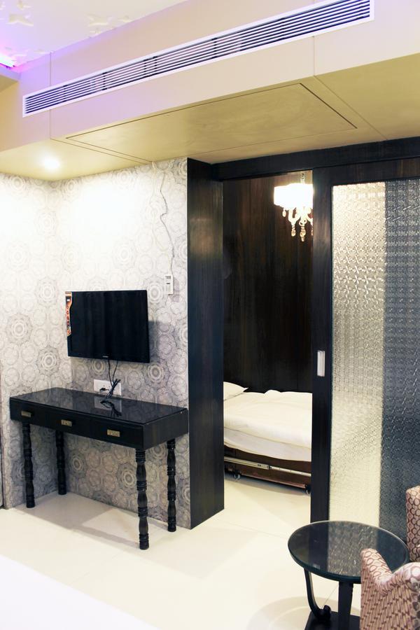 שירדי Hotel Sai Dharam Palace מראה חיצוני תמונה