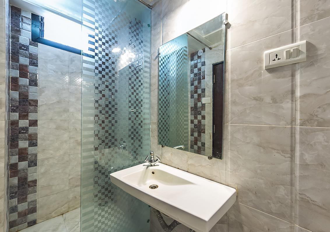 שירדי Hotel Sai Dharam Palace מראה חיצוני תמונה
